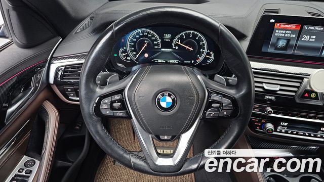 BMW 5-Series 2018 — photo 19