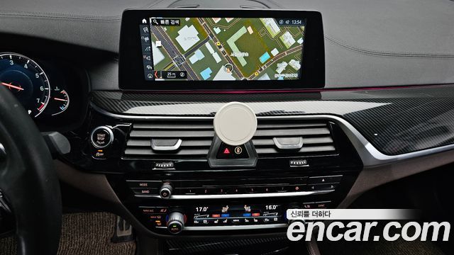 BMW 5-Series 2018 — photo 20