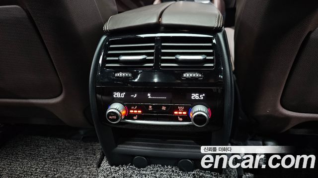 BMW 5-Series 2018 — photo 25