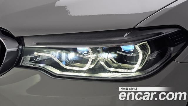 BMW 5-Series 2018 — photo 8