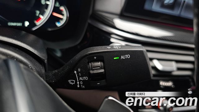 BMW 5-Series 2018 — photo 32