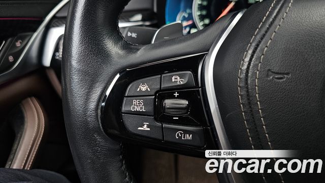 BMW 5-Series 2018 — photo 33