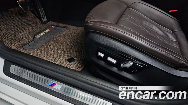 BMW 5-Series 2018 — photo 35
