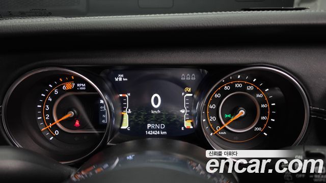 Jeep Wrangler 2021 — photo 8
