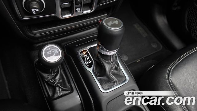 Jeep Wrangler 2021 — photo 9