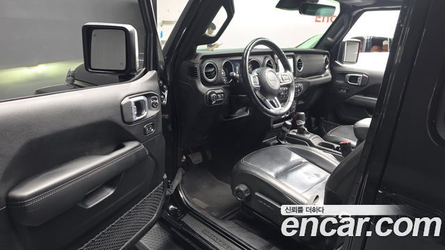 Jeep Wrangler 2021 — photo 10