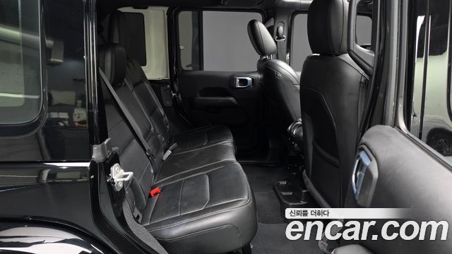 Jeep Wrangler 2021 — photo 11