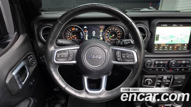 Jeep Wrangler 2021 — photo 12