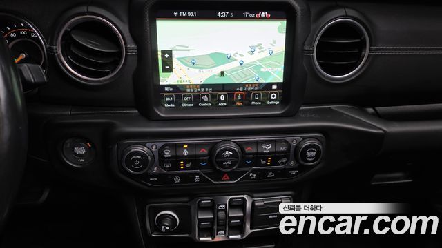 Jeep Wrangler 2021 — photo 13
