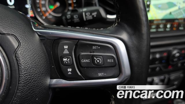Jeep Wrangler 2021 — photo 17