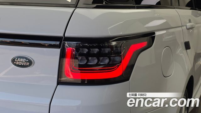 Land Rover Range Rover Sport 2018 — photo 9
