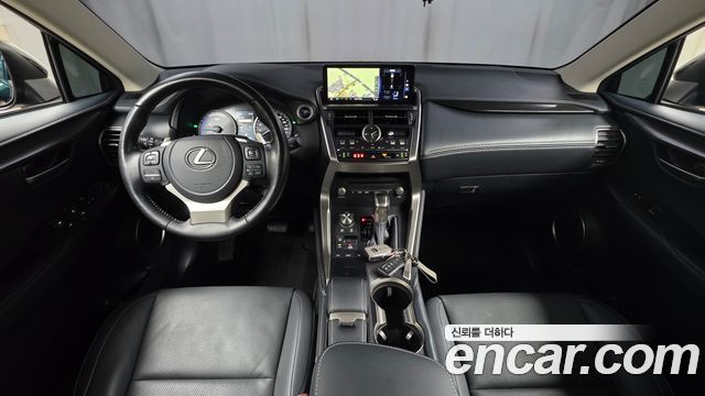 Lexus NX 2021 — photo 10