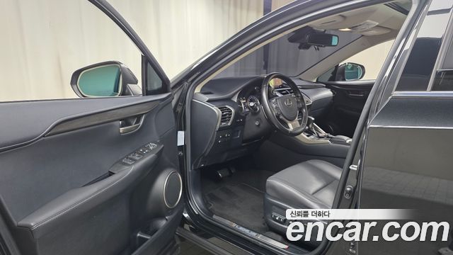 Lexus NX 2021 — photo 13
