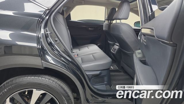 Lexus NX 2021 — photo 17