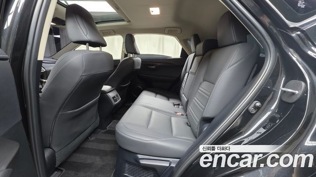 Lexus NX 2021 — photo 18