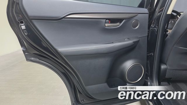 Lexus NX 2021 — photo 15