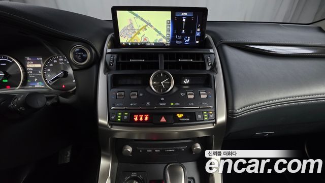 Lexus NX 2021 — photo 27
