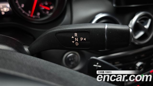 Mercedes-Benz GLA-Class 2019 — photo 12
