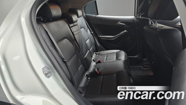 Mercedes-Benz GLA-Class 2019 — photo 17