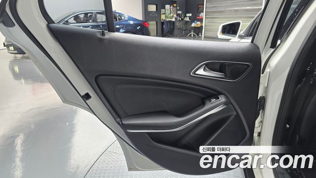 Mercedes-Benz GLA-Class 2019 — photo 15