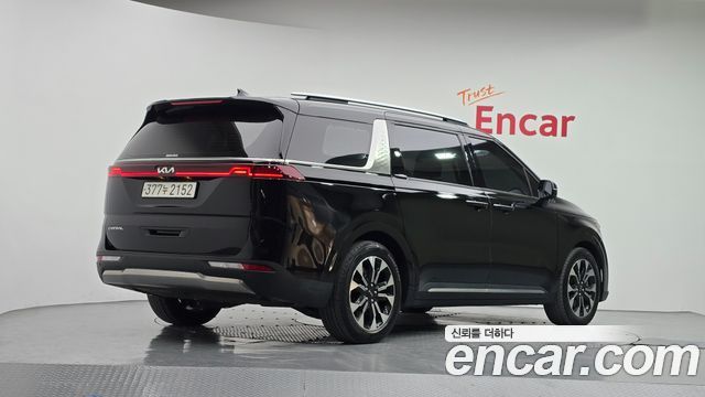 Kia Canival 2023 — photo 2