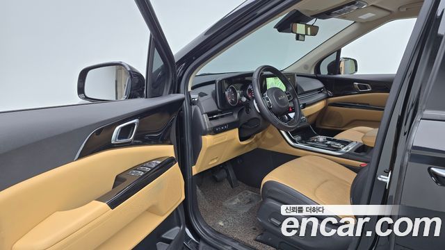 Kia Canival 2023 — photo 10
