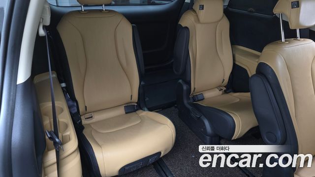Kia Canival 2023 — photo 13
