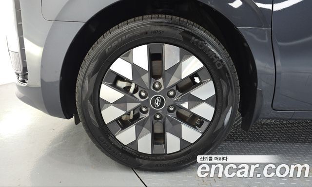 Hyundai Staria 2022 — photo 5