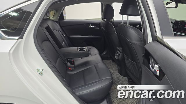 Kia K3 2022 — photo 12