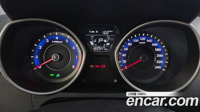 Hyundai AVANTE 2014 — photo 11