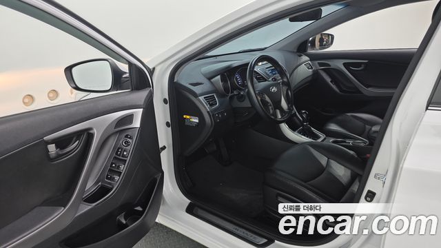 Hyundai AVANTE 2014 — photo 13