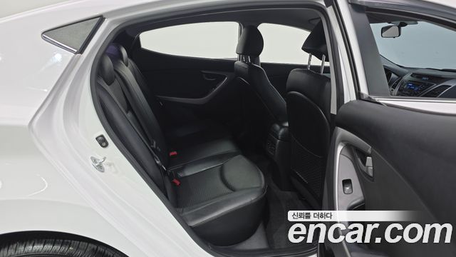 Hyundai AVANTE 2014 — photo 17
