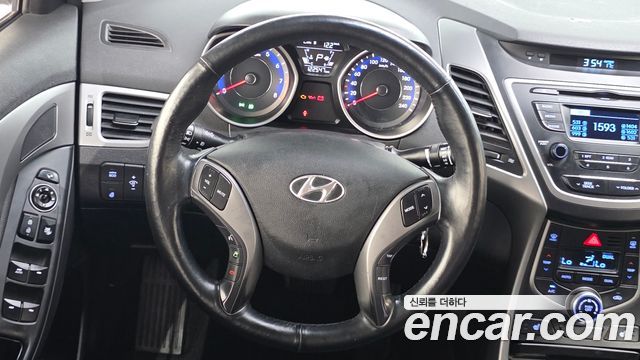 Hyundai AVANTE 2014 — photo 18