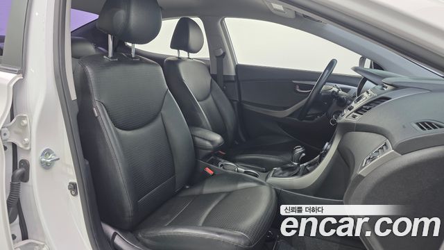 Hyundai AVANTE 2014 — photo 24