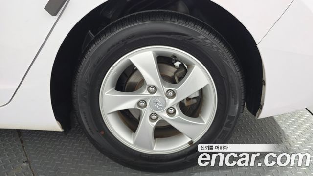 Hyundai AVANTE 2014 — photo 7