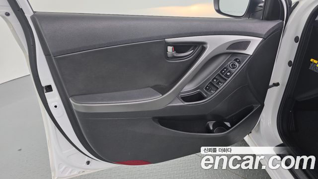 Hyundai AVANTE 2014 — photo 14