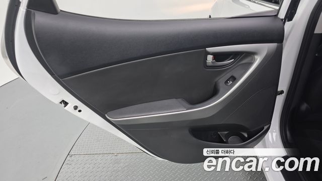 Hyundai AVANTE 2014 — photo 15