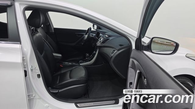 Hyundai AVANTE 2014 — photo 16