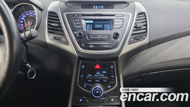 Hyundai AVANTE 2014 — photo 31