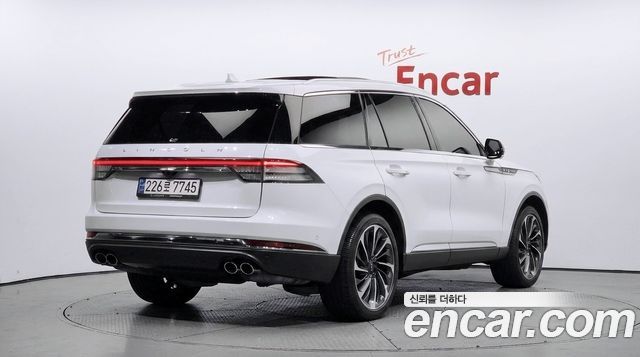 Lincoln Aviator 2023 — photo 3