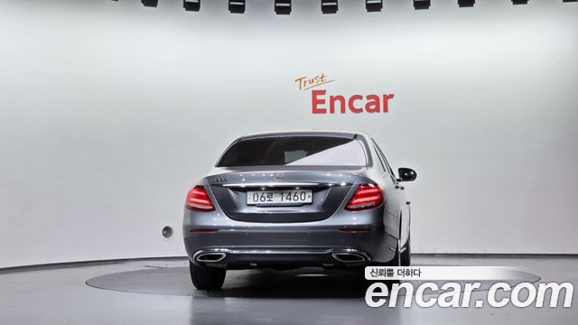 Mercedes-Benz E-Class 2018 — photo 4