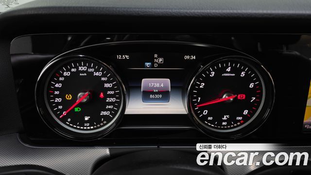 Mercedes-Benz E-Class 2018 — photo 11