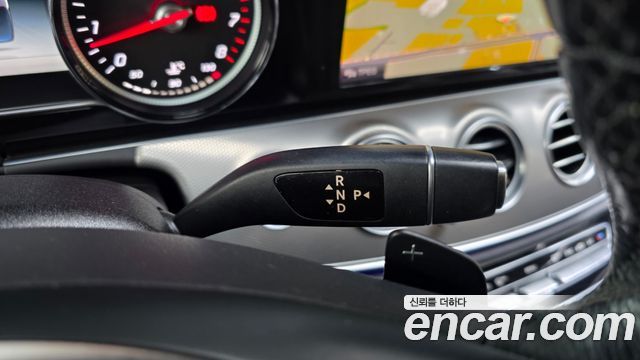 Mercedes-Benz E-Class 2018 — photo 12
