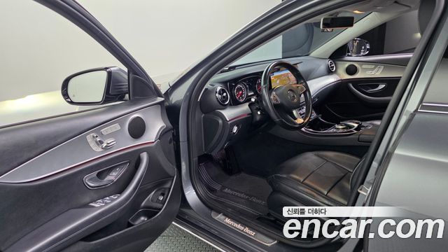 Mercedes-Benz E-Class 2018 — photo 13