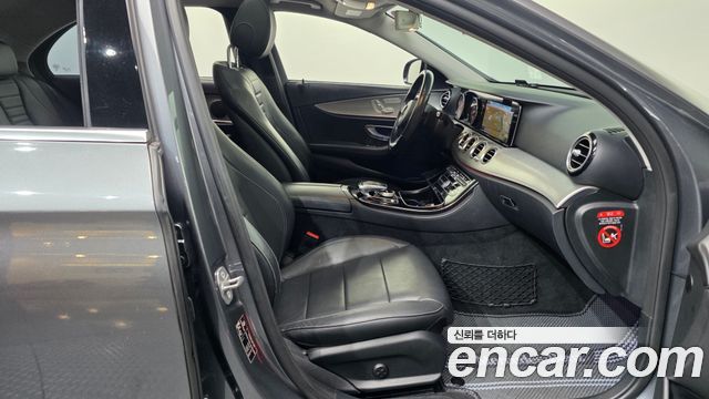 Mercedes-Benz E-Class 2018 — photo 17