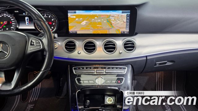 Mercedes-Benz E-Class 2018 — photo 20