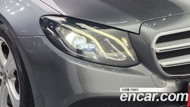 Mercedes-Benz E-Class 2018 — photo 8
