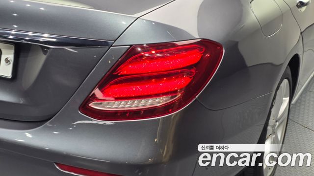 Mercedes-Benz E-Class 2018 — photo 9