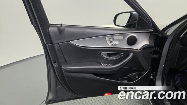 Mercedes-Benz E-Class 2018 — photo 14