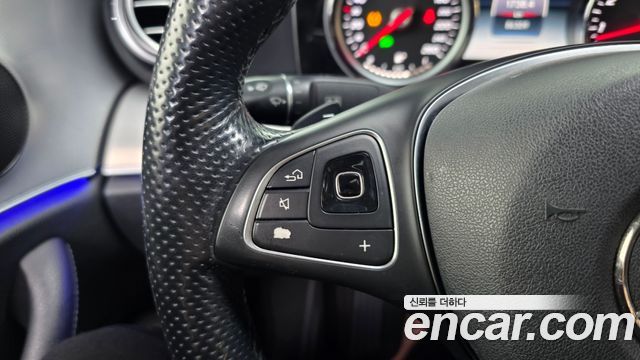 Mercedes-Benz E-Class 2018 — photo 31